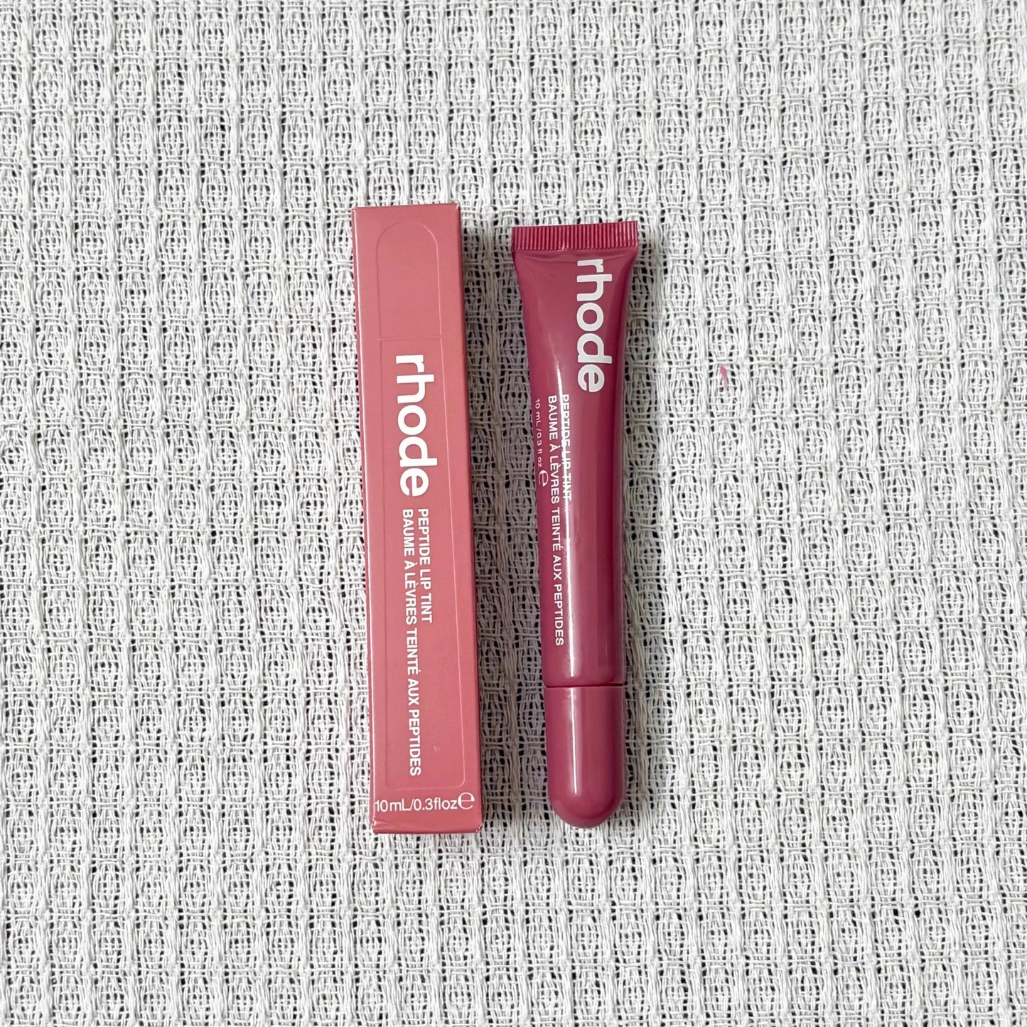 Peptide Lip Treatment Stand