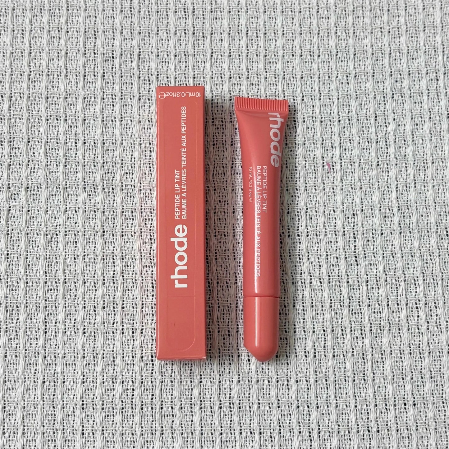 Peptide Lip Treatment Stand