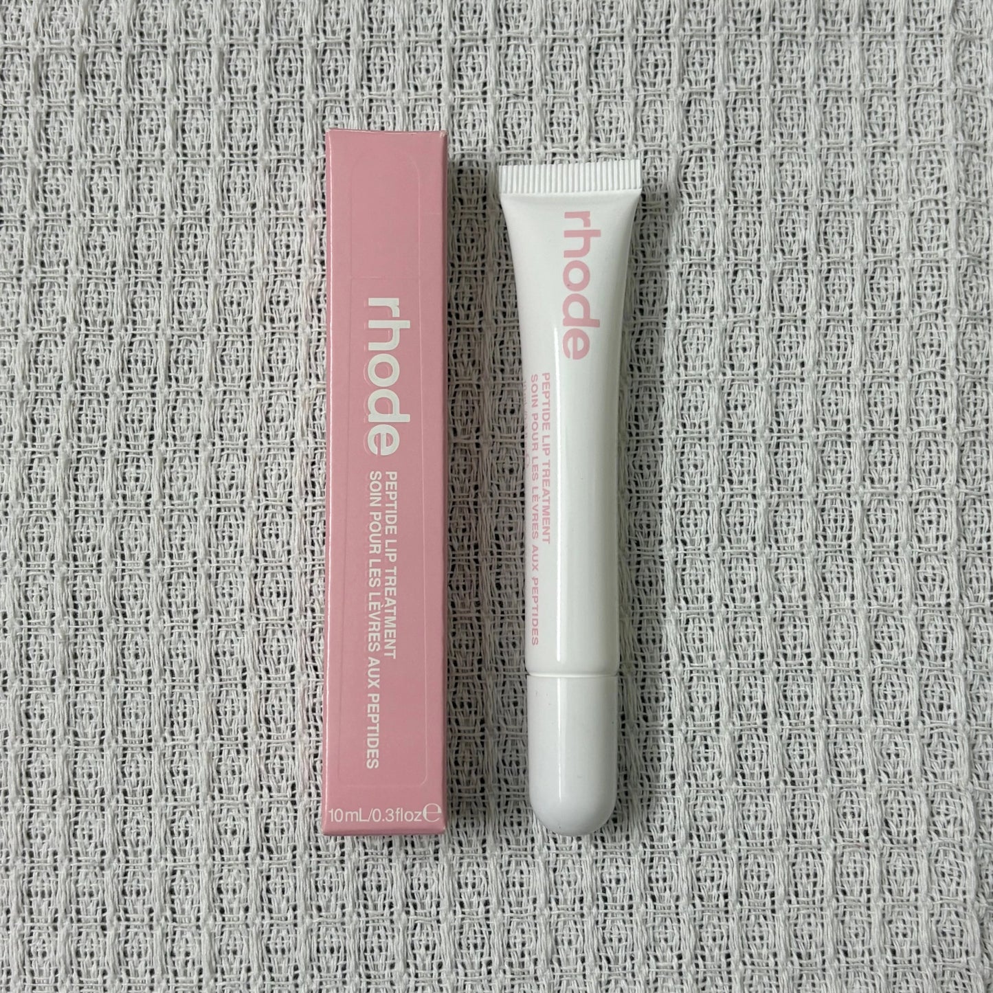 Peptide Lip Treatment Stand