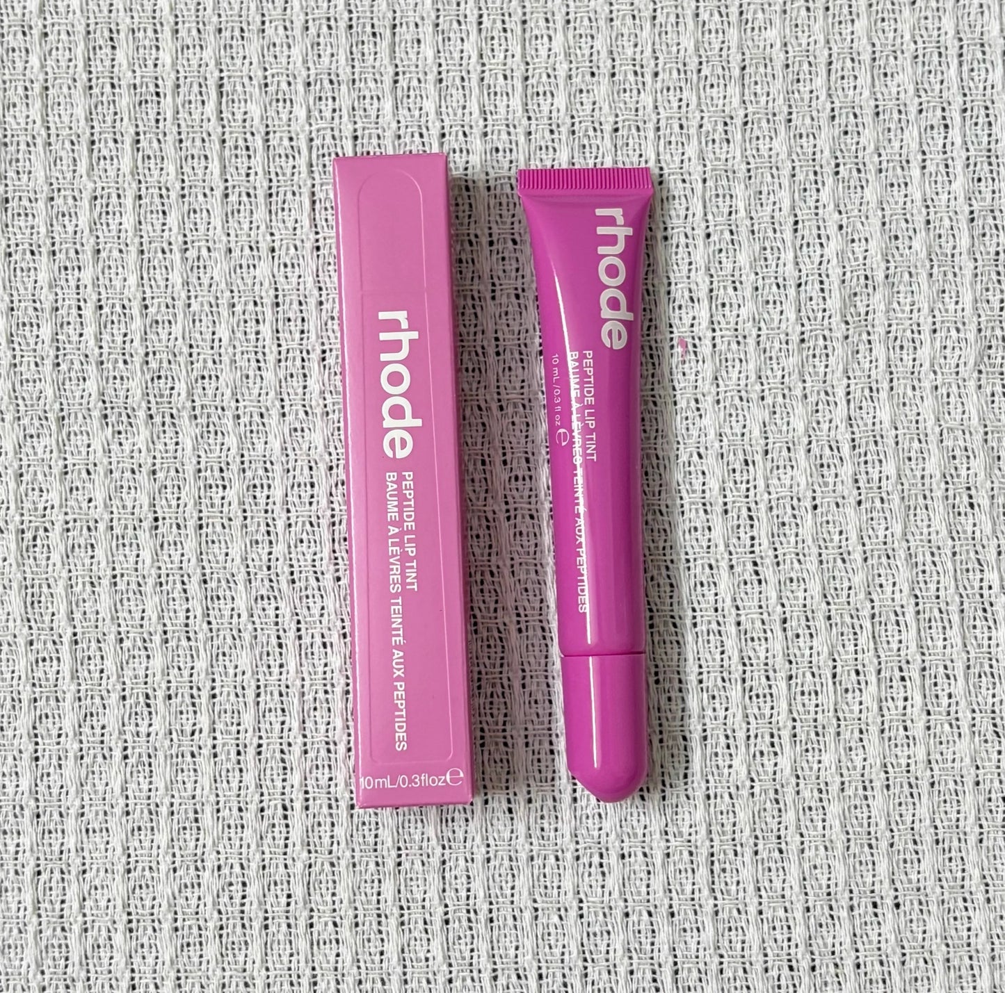Peptide Lip Treatment Stand