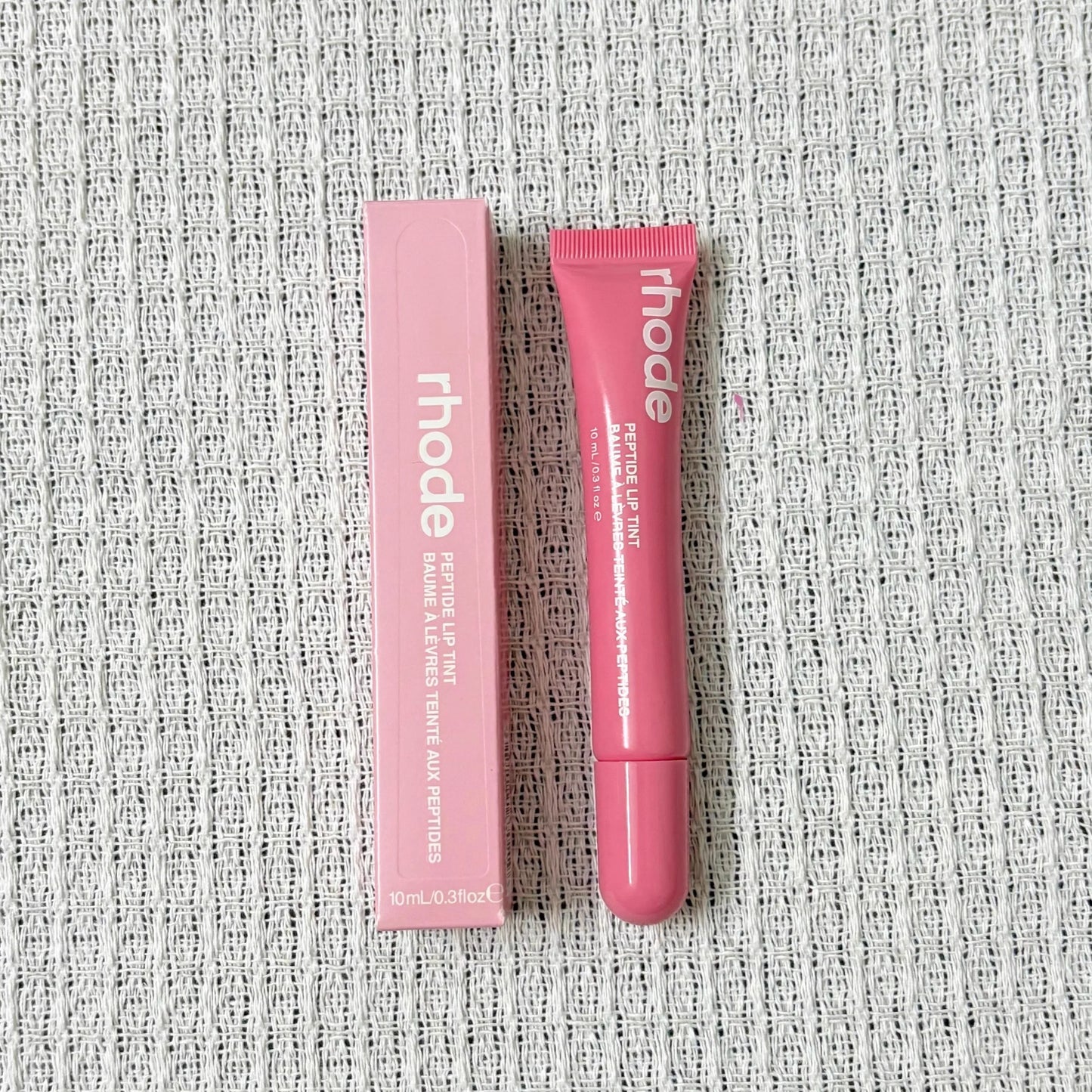 Peptide Lip Treatment Stand