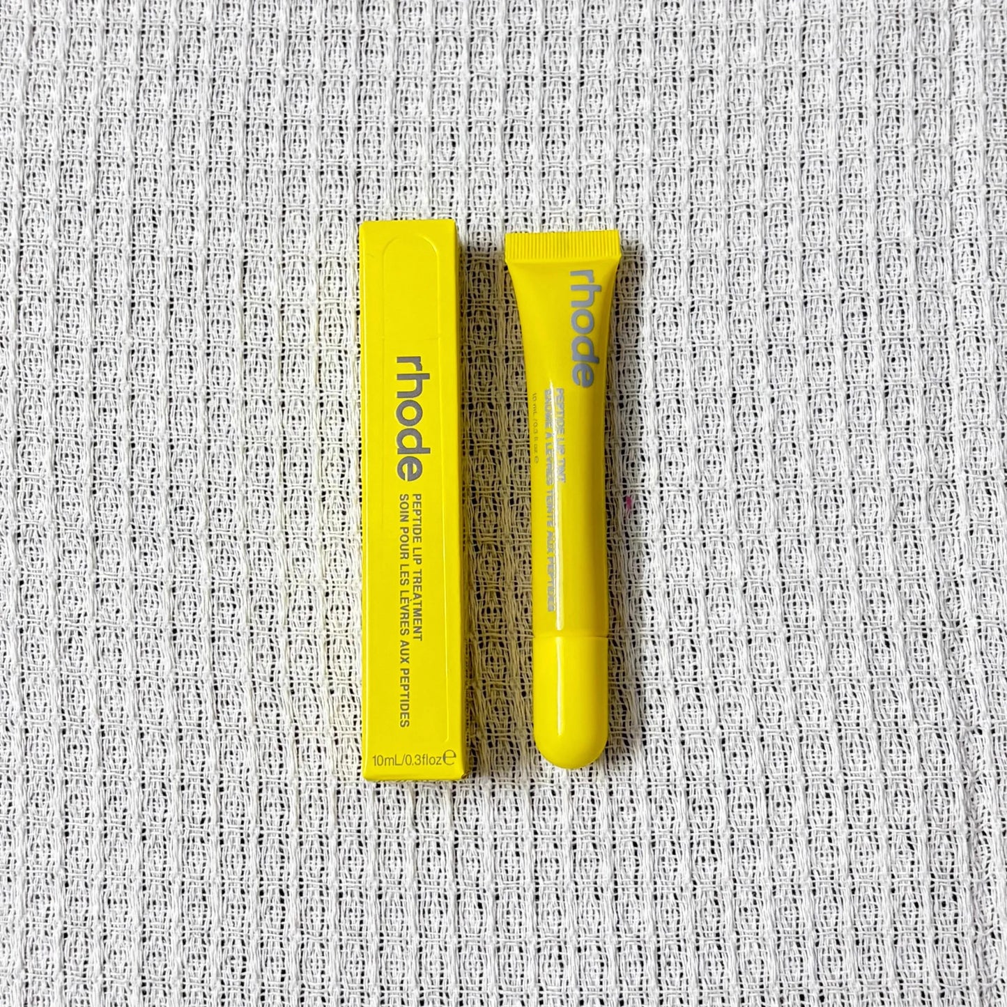 Peptide Lip Treatment Stand