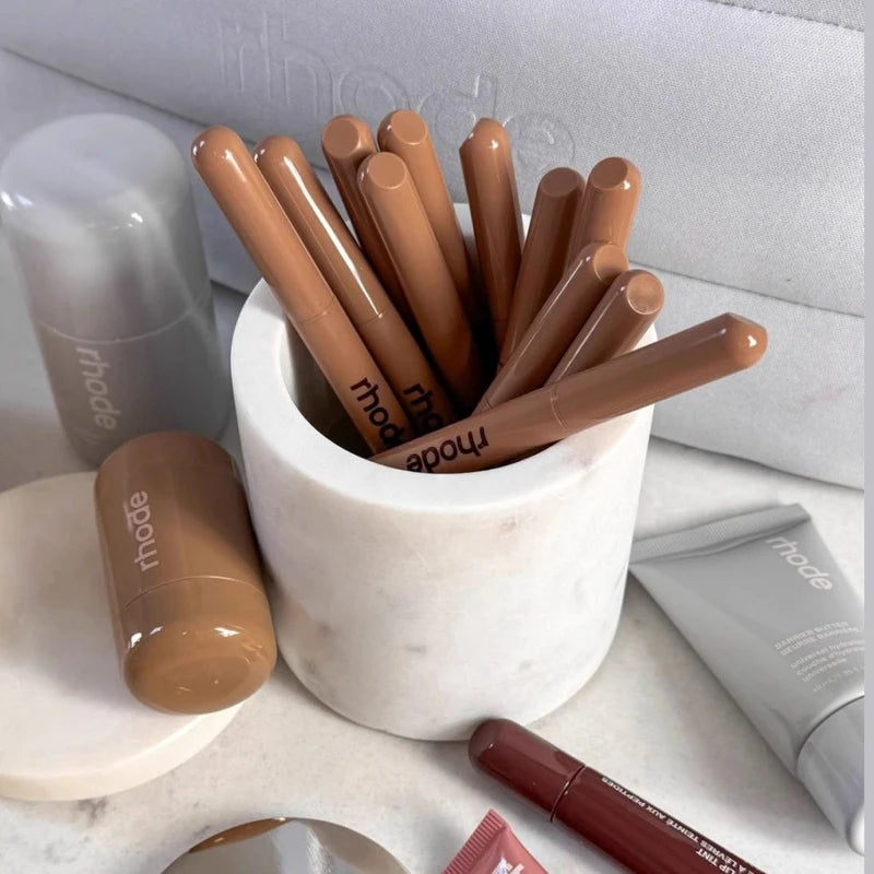 Peptide Lip Treatment Stand